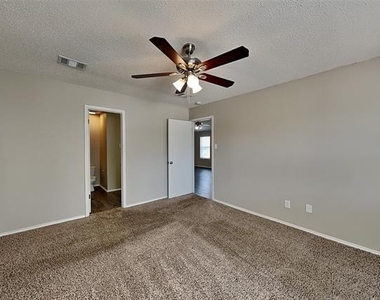 520 Bailey Street - Photo Thumbnail 8