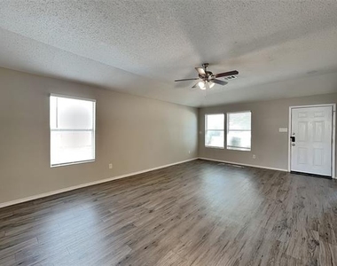 520 Bailey Street - Photo Thumbnail 2