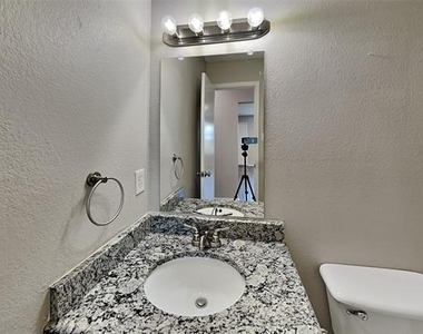 520 Bailey Street - Photo Thumbnail 18