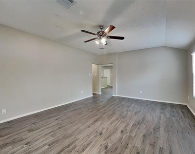 520 Bailey Street - Photo Thumbnail 1