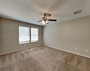 520 Bailey Street - Photo Thumbnail 7