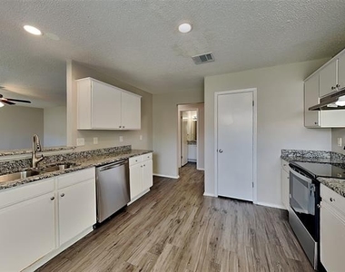 520 Bailey Street - Photo Thumbnail 6