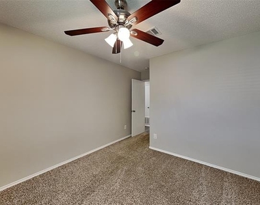 520 Bailey Street - Photo Thumbnail 11