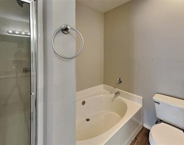 520 Bailey Street - Photo Thumbnail 10