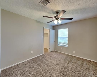520 Bailey Street - Photo Thumbnail 12