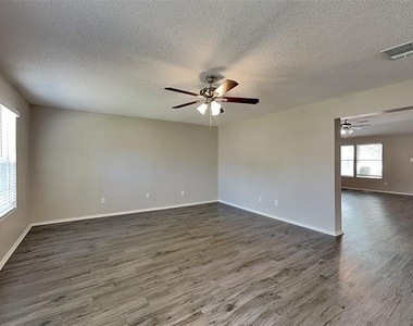 520 Bailey Street - Photo Thumbnail 4