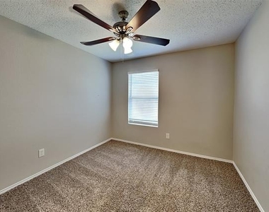 520 Bailey Street - Photo Thumbnail 16