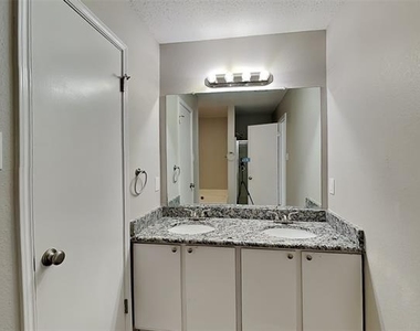 520 Bailey Street - Photo Thumbnail 9