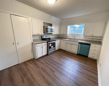 1016 W Gandy Street - Photo Thumbnail 5