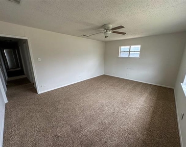 1016 W Gandy Street - Photo Thumbnail 2