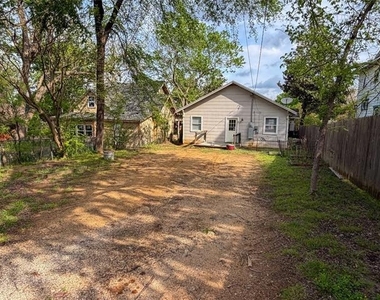 114 E Hull Street - Photo Thumbnail 18
