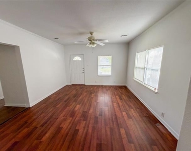 114 E Hull Street - Photo Thumbnail 3