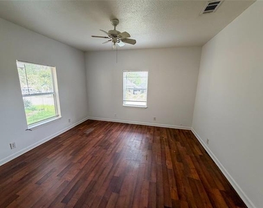 114 E Hull Street - Photo Thumbnail 11
