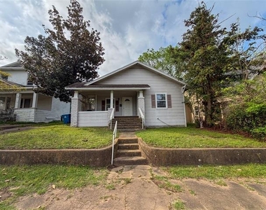 114 E Hull Street - Photo Thumbnail 2