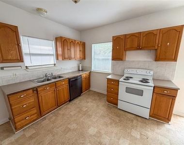 114 E Hull Street - Photo Thumbnail 9