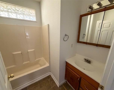 114 E Hull Street - Photo Thumbnail 14