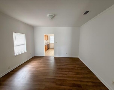 114 E Hull Street - Photo Thumbnail 5