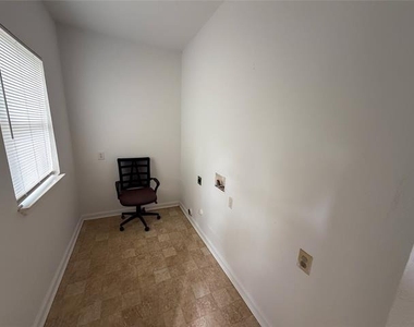 114 E Hull Street - Photo Thumbnail 15