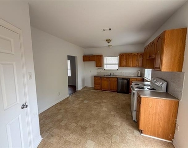114 E Hull Street - Photo Thumbnail 10
