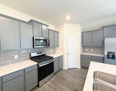 6233 Lassen Court - Photo Thumbnail 10