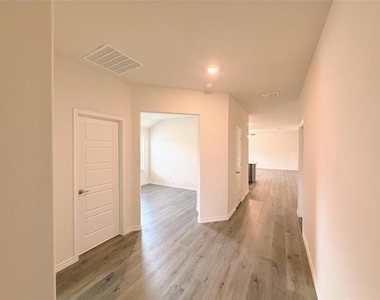 6233 Lassen Court - Photo Thumbnail 4