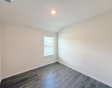 6233 Lassen Court - Photo Thumbnail 5