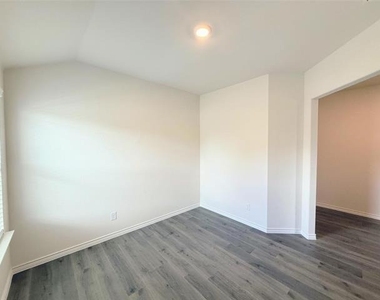 6233 Lassen Court - Photo Thumbnail 6