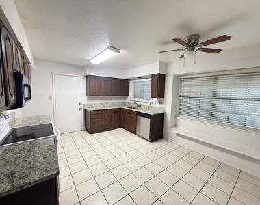 1616 Fannin Circle - Photo Thumbnail 2