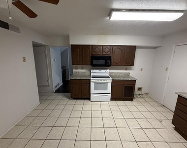 1616 Fannin Circle - Photo Thumbnail 6