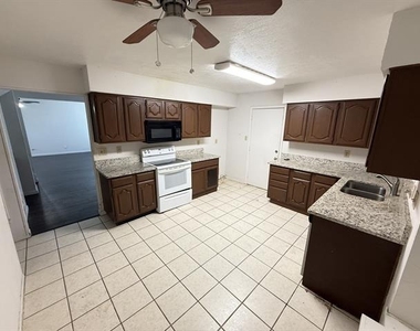 1616 Fannin Circle - Photo Thumbnail 4