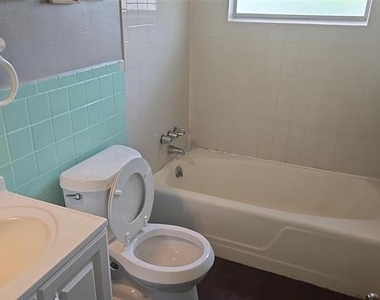 400 Oak Drive - Photo Thumbnail 4