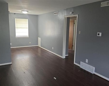 400 Oak Drive - Photo Thumbnail 1