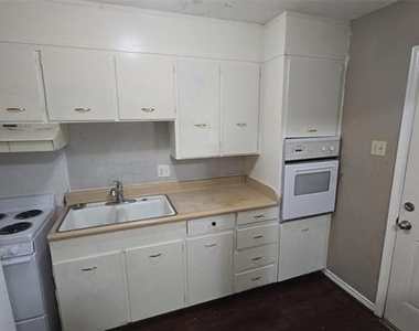 400 Oak Drive - Photo Thumbnail 2