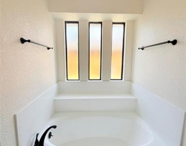 3613 Longbow Lane - Photo Thumbnail 12