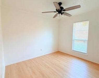 3613 Longbow Lane - Photo Thumbnail 6