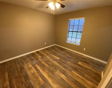 1502 Daffan Avenue - Photo Thumbnail 13