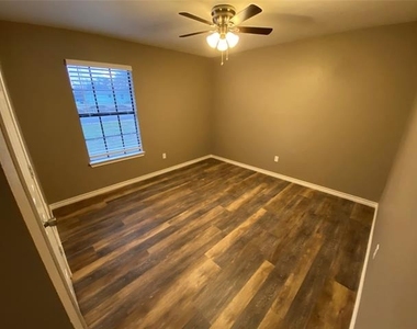 1502 Daffan Avenue - Photo Thumbnail 9