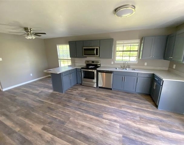 1502 Daffan Avenue - Photo Thumbnail 3