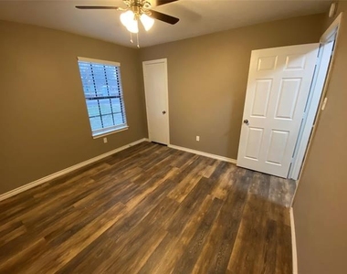 1502 Daffan Avenue - Photo Thumbnail 8