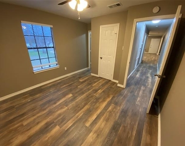 1502 Daffan Avenue - Photo Thumbnail 14