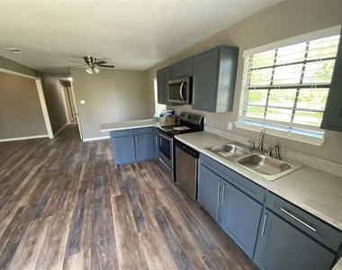 1502 Daffan Avenue - Photo Thumbnail 4