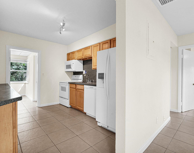 261 Ne 45th Street - Photo Thumbnail 24