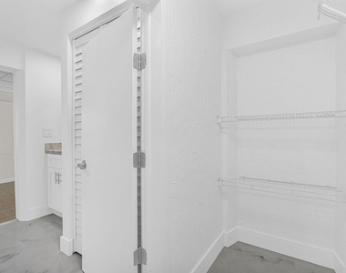 261 Ne 45th Street - Photo Thumbnail 15
