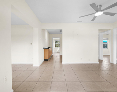 261 Ne 45th Street - Photo Thumbnail 5