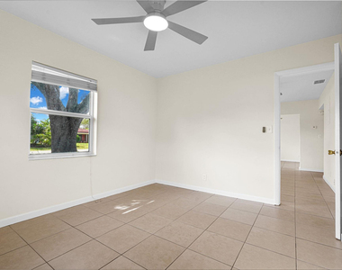 261 Ne 45th Street - Photo Thumbnail 35