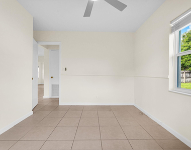 261 Ne 45th Street - Photo Thumbnail 8