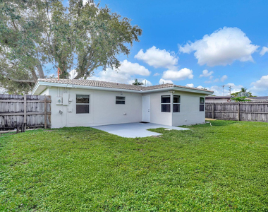 261 Ne 45th Street - Photo Thumbnail 2