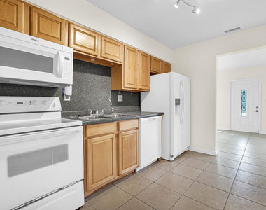 261 Ne 45th Street - Photo Thumbnail 20