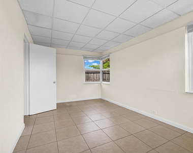 261 Ne 45th Street - Photo Thumbnail 29