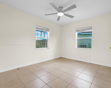 261 Ne 45th Street - Photo Thumbnail 36